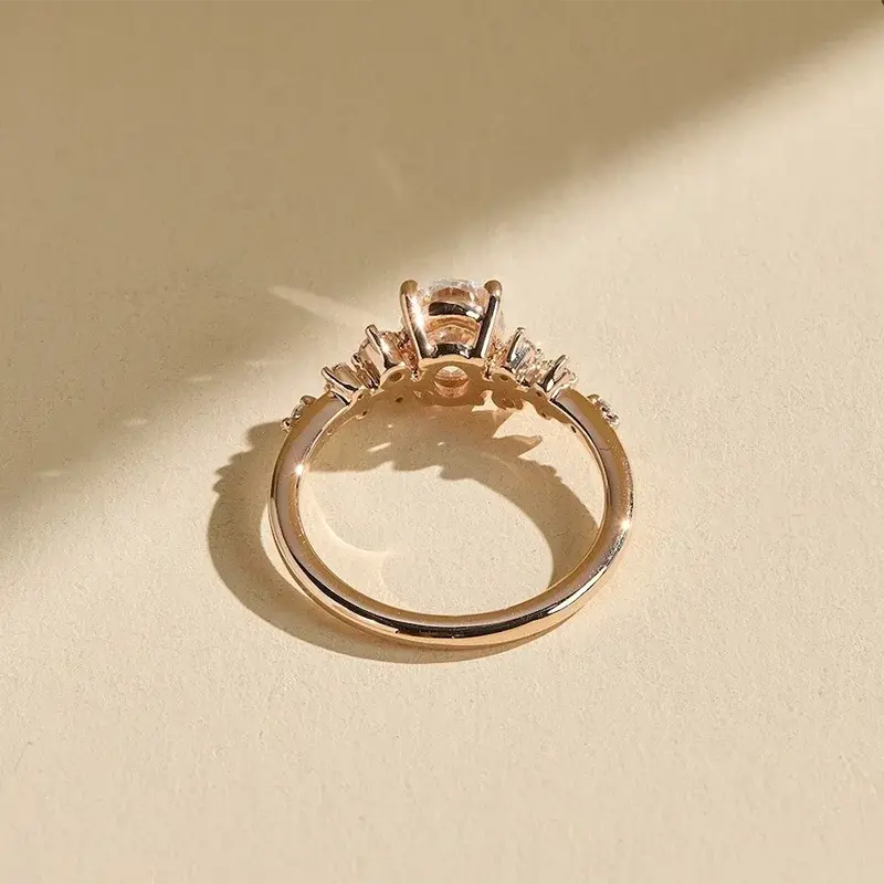 Pierścionek Stella Celeste – Owalny Blask Moissanite 18K Stella Mer