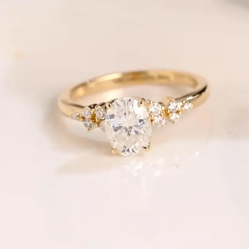 Pierścionek Stella Celeste – Owalny Blask Moissanite 18K Stella Mer