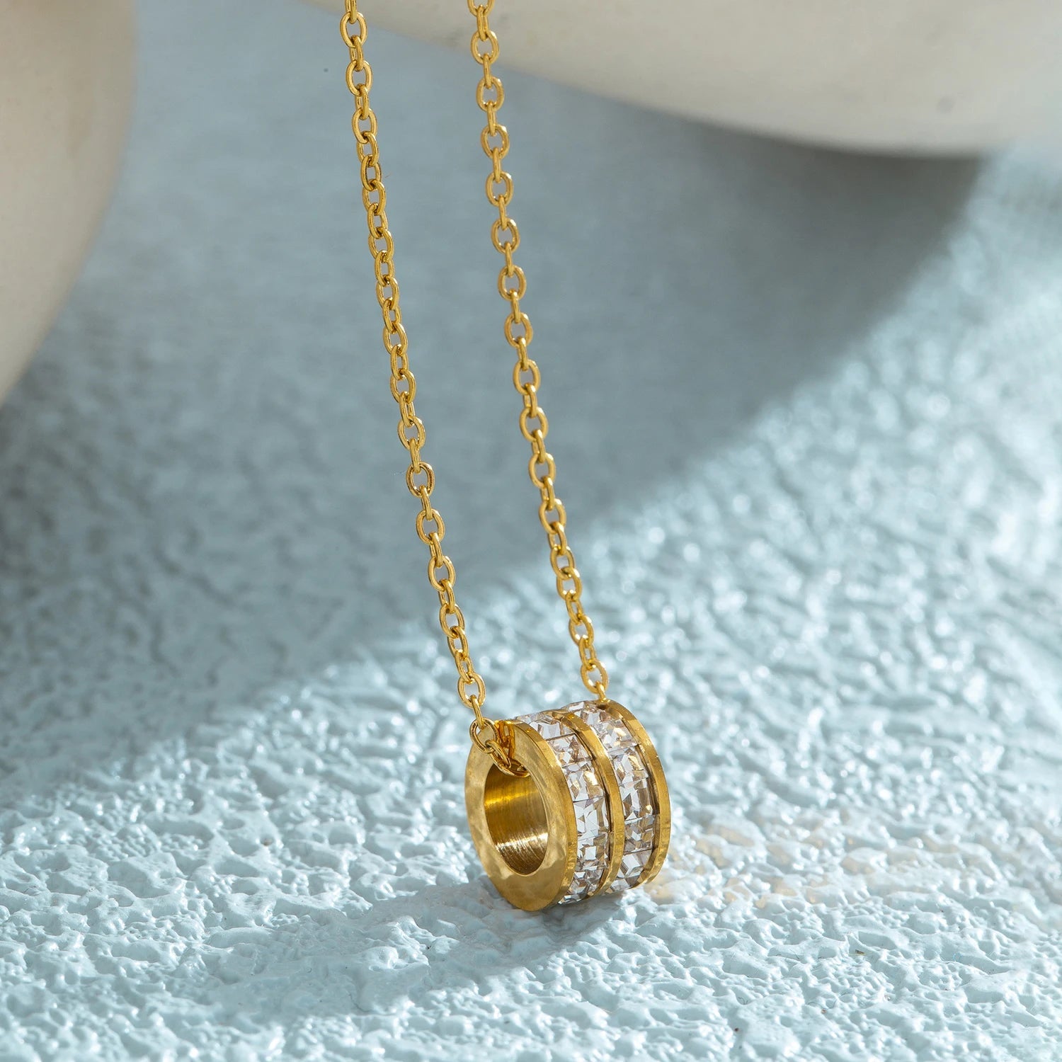 Naszyjnik "GOLDEN ORBIT PENDANT" Stella Mer