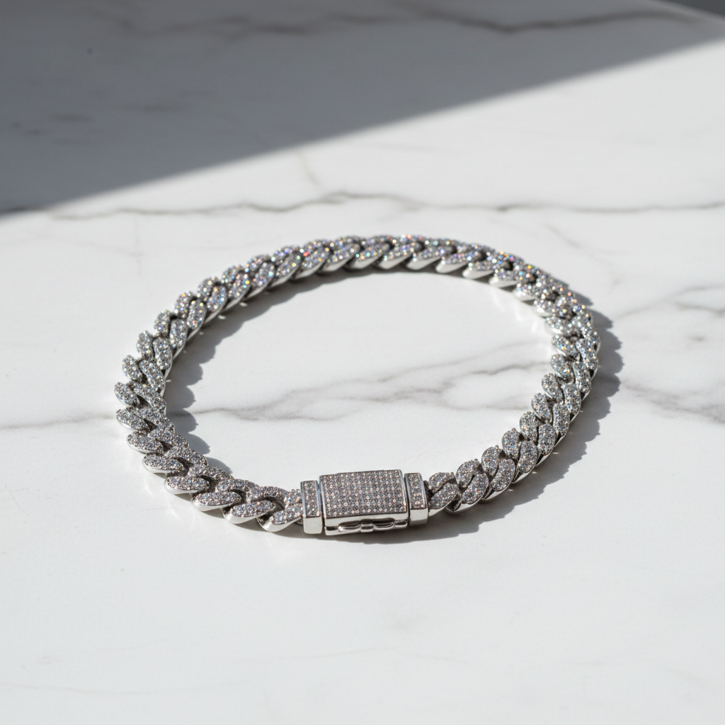 Cuban link bransoletka na jasnym marmurze