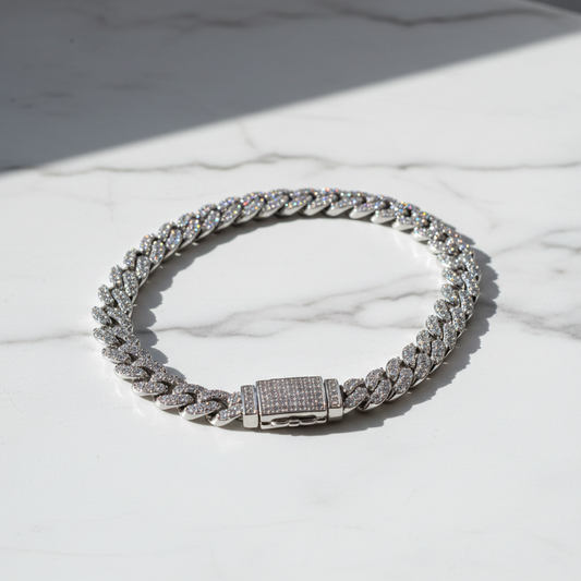 Cuban link bransoletka na jasnym marmurze
